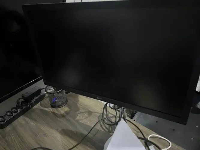 Monitor Gamer e Braço Mecânico( LG 21,5'' Full Hd Led Hdmi 75hz 22mp410-b Preto)
