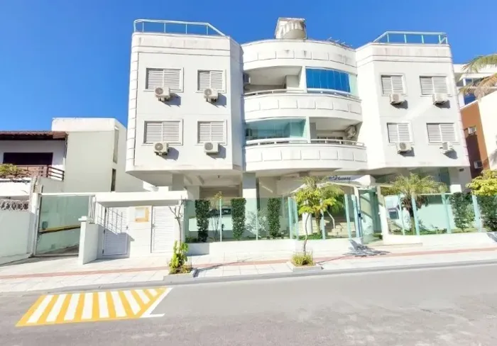 Apartamento em Canasvieiras - 2 quartos, 270m do mar, na rua mais charmos de Canasvieras