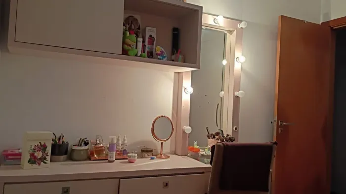 Móveis pra quarto feminino completo.<br>Valor ?$  2.000  6 x. no. Cartão ? .de 333,00.