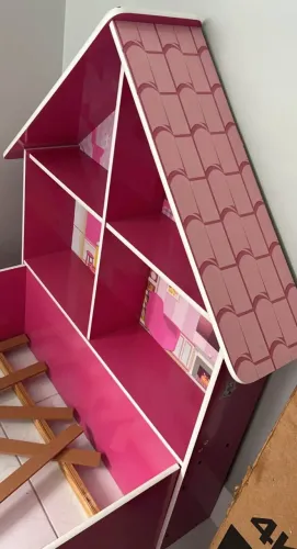 Cama infantil estilo casinha em MDF