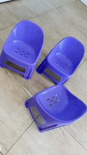 Cadeira de plástico infantil