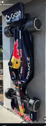 RÉPLICA DE CARRO F1 RED BULL ORACLE - PEÇA DECORATIVA EXCLUSIVA