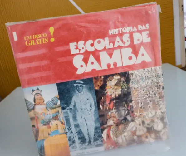 Volume 1 da coleção "História das Escolas de Samba".