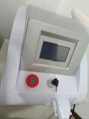 Máquina a laser para remoção tatuagem/micropigmentação