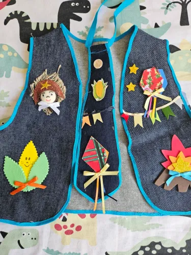 Colete com a gravata infantil 