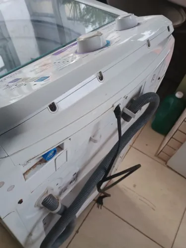 Máquina de lavar vendo.. 700 reais