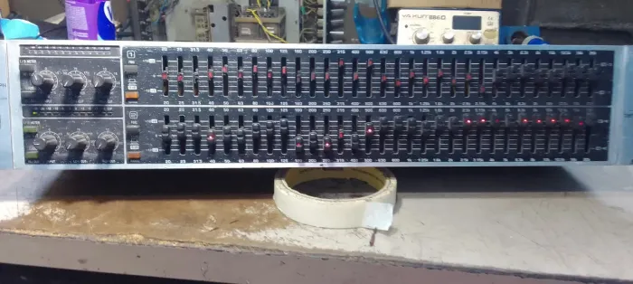 Equalizador Behringer FBQ 3102 NO ESTADO