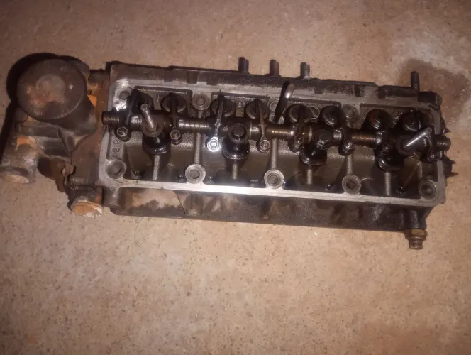 Cabeçote do motor 1.6 da Parati CHT e bomba d'água álcool 