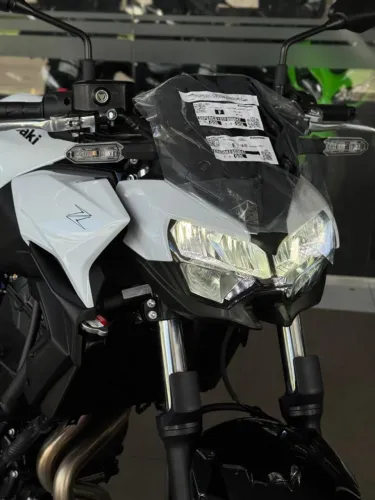 KAWASAKI Z650 BRANCA 2026 + EMPLACAMENTO TOTAL GRÁTIS