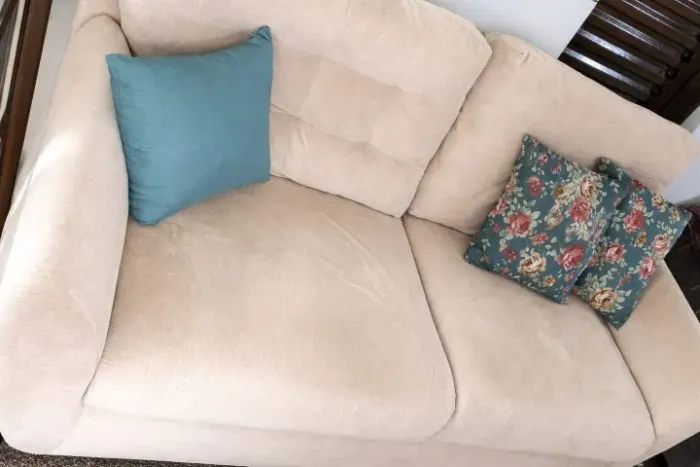 Sofá confortável em bom estado - pronto para usar