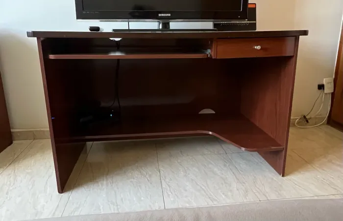 Escrivaninha / Mesa para Computador com Gaveta e Prateleiras