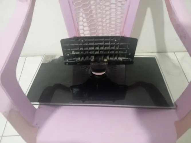 Vende se base para televisão Samsung. 