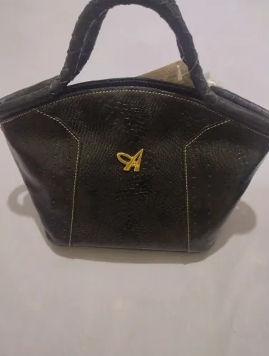 Bolsa de couro marca Anandra