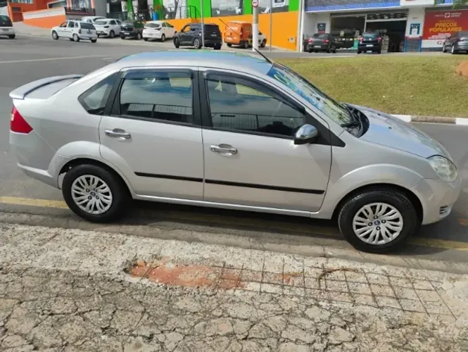 Ford Fiesta Sed. 1.6 8V Flex 4P 2006