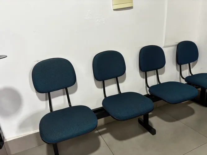 Cadeiras e longarinas