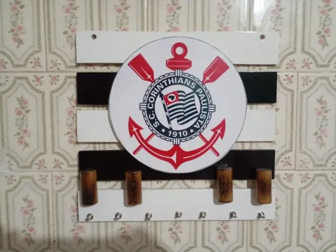 Suporte Porta Chaves de Madeira / Modelo Corinthians Com 7 Pinos