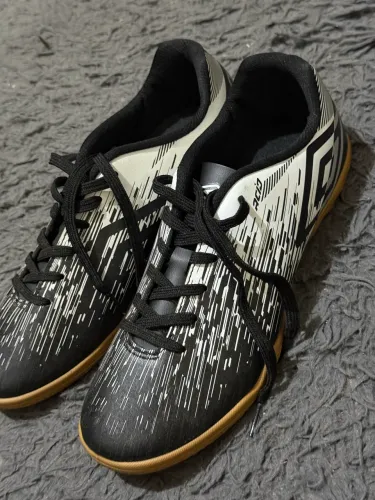 Chuteira Futsal Umbro Acid