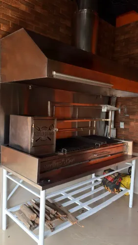 PARRILLA semi nova,com bancada e coifa