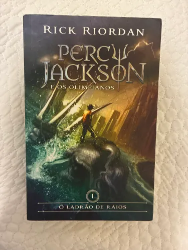 Livro Percy Jackson e os Olimpianos(Volume 1)-Rick Riordan