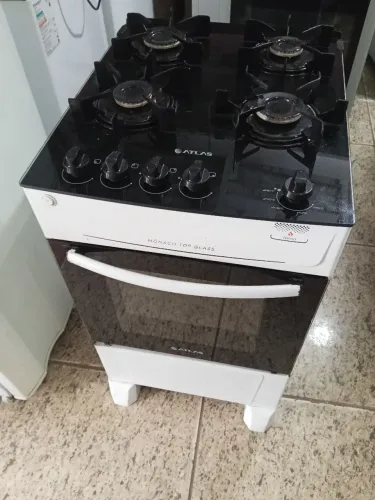 Fogão astra 4 bocas com bancada de vidro com acendedor automático em ótimo estado de conse