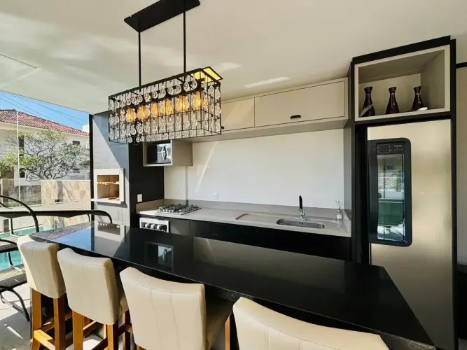 Apartamento Frente rua e mobiliado a 150m do mar na Praia de Palmas - SC