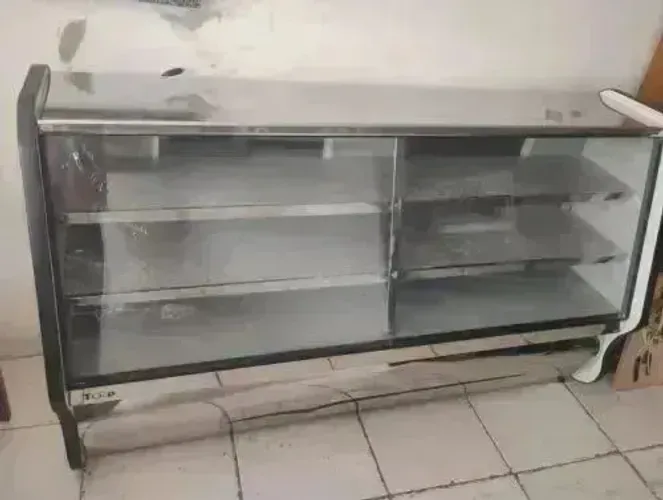 Balcão Expositor Refrigerado Modelo BRT 180