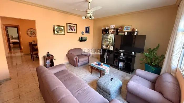 Casa à Venda no Conjunto José Vallim de Melo, Uberaba
