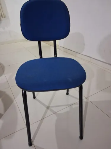 Cadeira escritório/ escolar/recepção acolchoada. Confortável