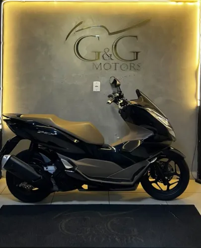 Honda PCX 160 DLX 2025, único dono com 20 mil km