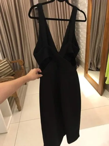 Vestido preto midi