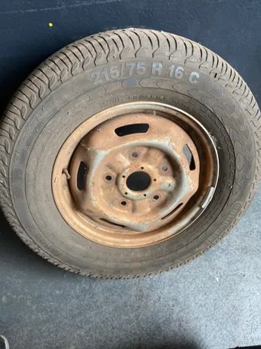 Pneu 215 75 r 16