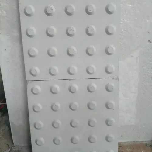 Piso tátil de concreto