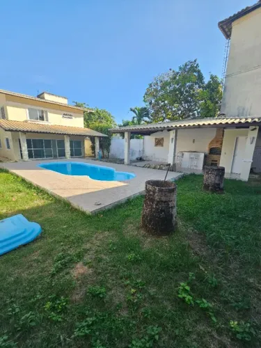 Casa duplex de esquina em condomínio à venda no Eusébio
