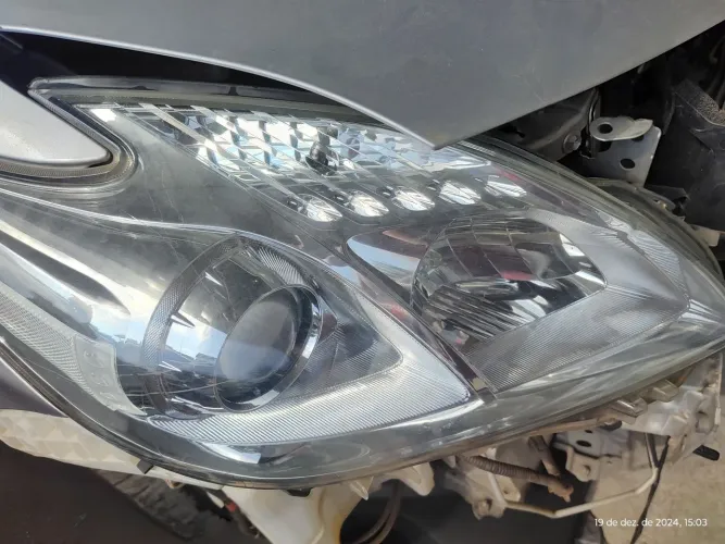 Farol direito Toyota Prius 2015 ZAP *