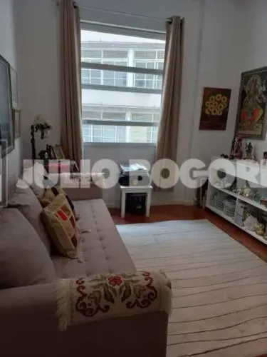 Apartamento à venda em Copacabana - Posto 5 - Junto ao metrô - Sala e Quarto com dependênc