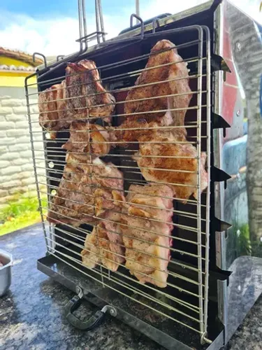 Churasqueira a gás + grelha + espetos