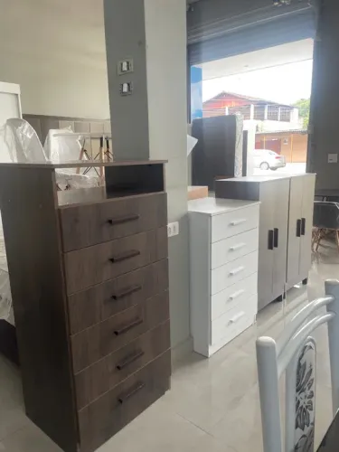 Cômodas, armários, guarda-roupa 