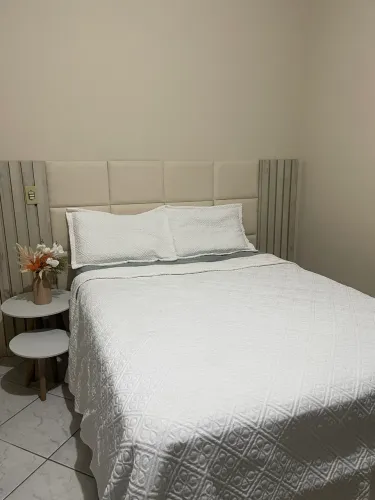Cabeceira e base de cama 