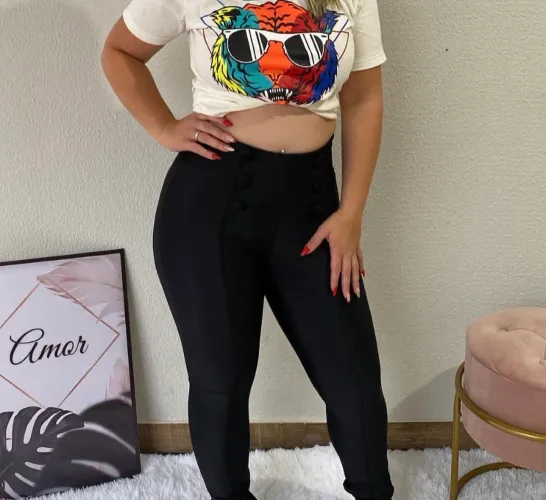 Calça preta em tecido prada, modelo ultra modelador, tamanho único.