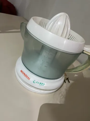 Vendo Espremedor de Frutas Elétrico Mondial Turbo