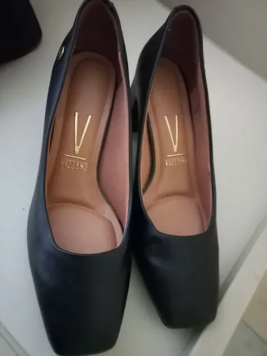 Scarpin Preto Vizzano número 35