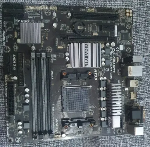 Placa mãe Gigabyte GA-78LMT_USB3 C\DEF