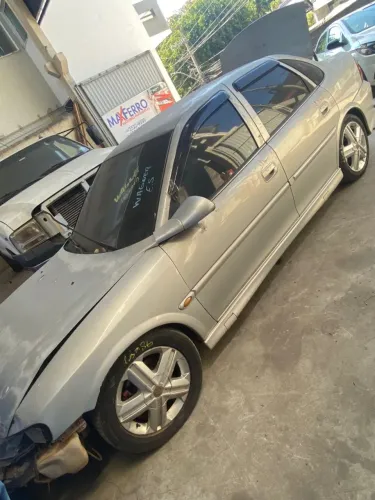 SUCATA VECTRA CD 2001 (para retirada de peças)
