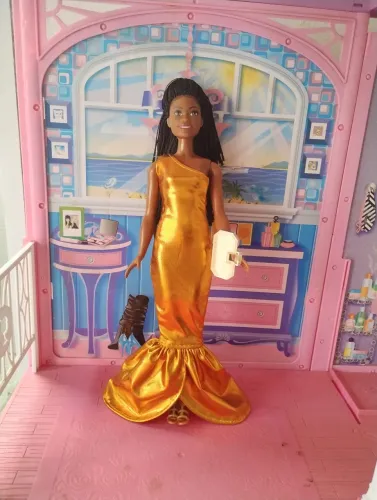 Boneca Barbie Brooklyn com look de festa
