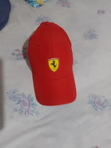 Boné Ferrari Vermelho