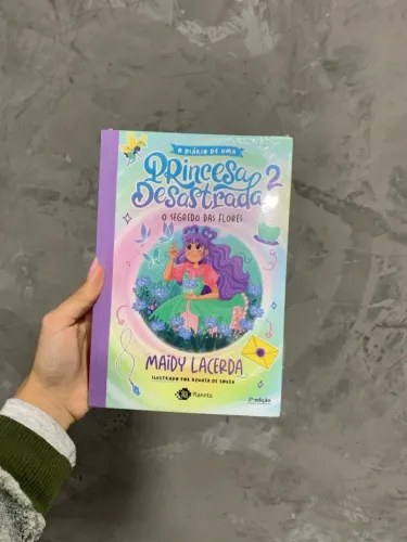 Livro - NOVO - O Diário de uma Princesa Desastrada 2: O Segredo das Flores
