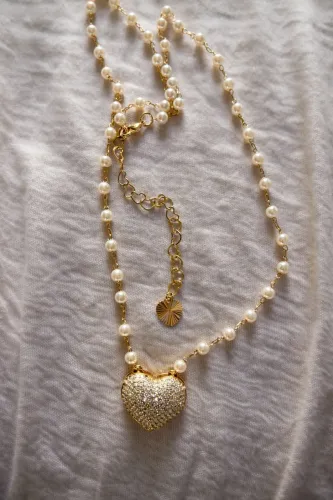 Colar de Pérolas Luxo com Pingente de Coração Cravejado