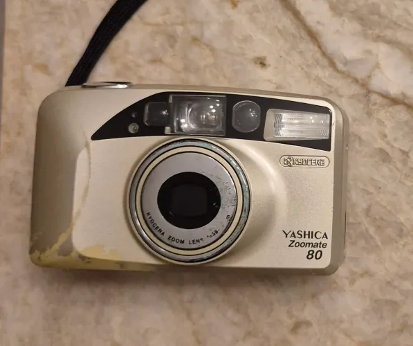 COLECIONADORES! SEM FUNCIONAR. Câmera YASHICA Zoomate 80