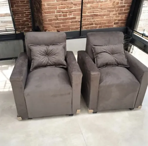 Conjunto de poltronas marrom sued