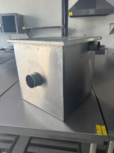 Caixa de gordura medidas 0.30x0.30 cm em aço inox